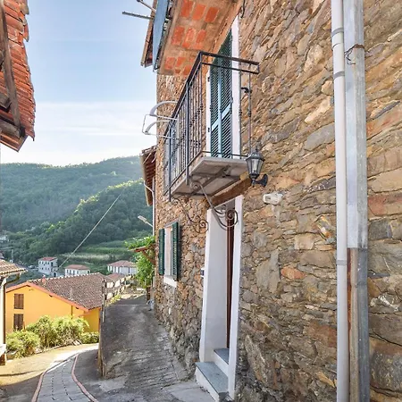 1 Bedroom In Borghetto Darroscia Apartment *