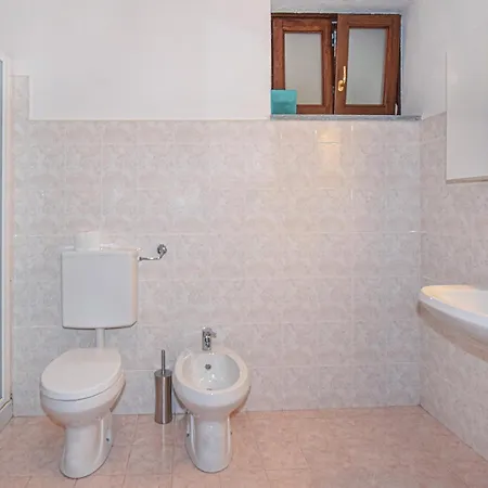 Apartment 1 Bedroom In Borghetto Darroscia *